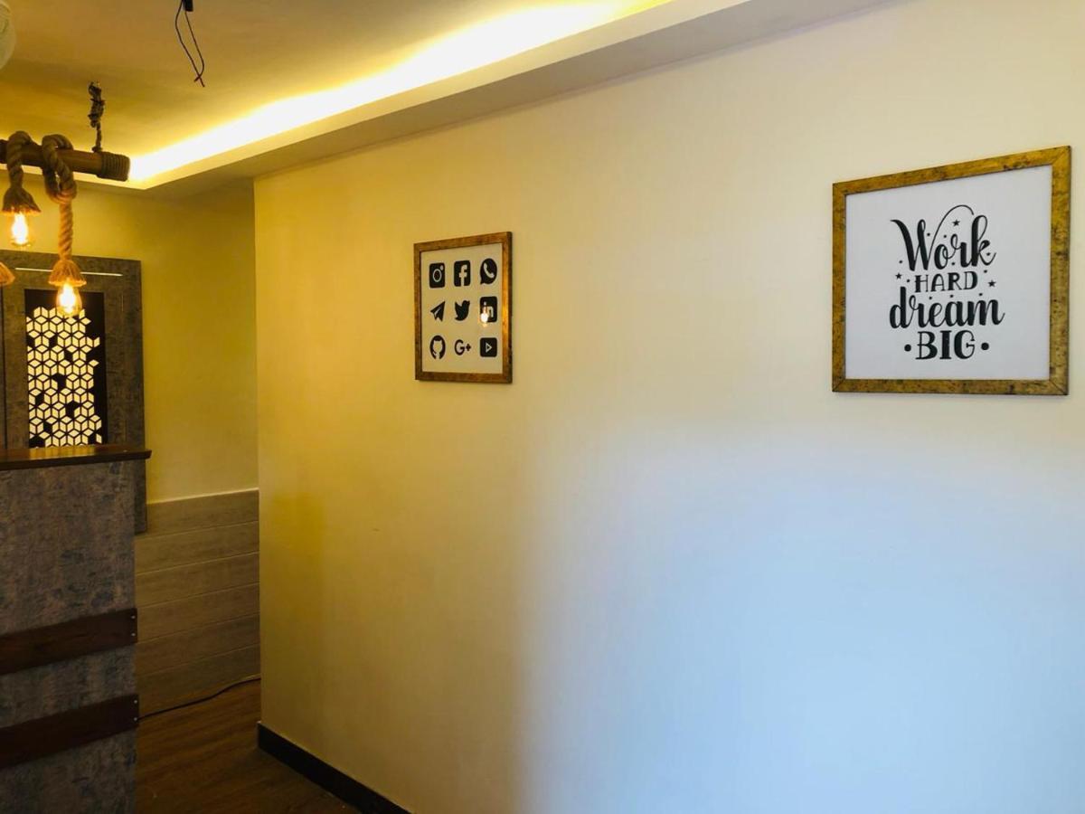 Social Hubz Hostel Мумбаи Экстерьер фото