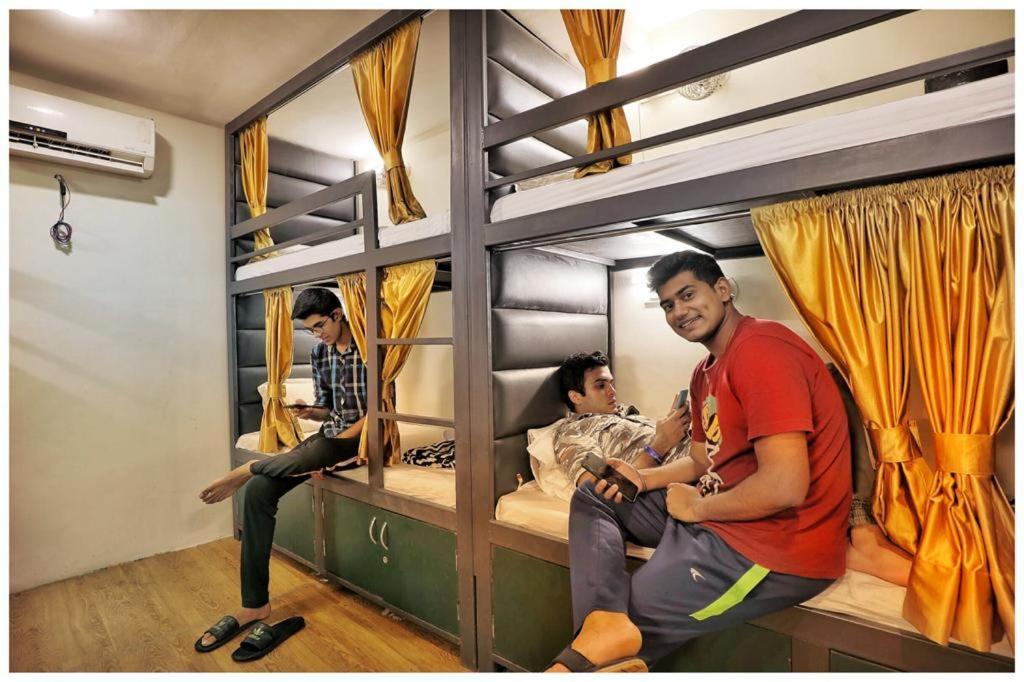 Social Hubz Hostel Мумбаи Экстерьер фото