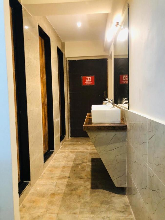 Social Hubz Hostel Мумбаи Экстерьер фото