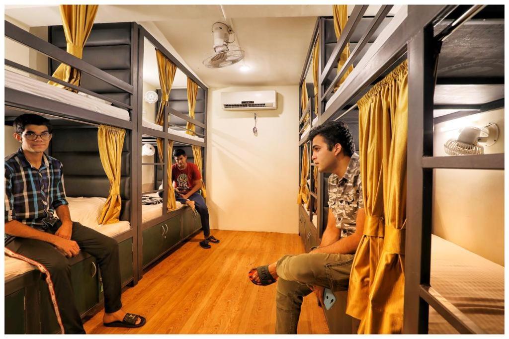 Social Hubz Hostel Мумбаи Экстерьер фото