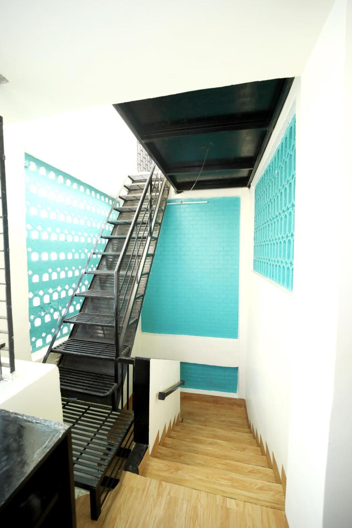 Social Hubz Hostel Мумбаи Экстерьер фото