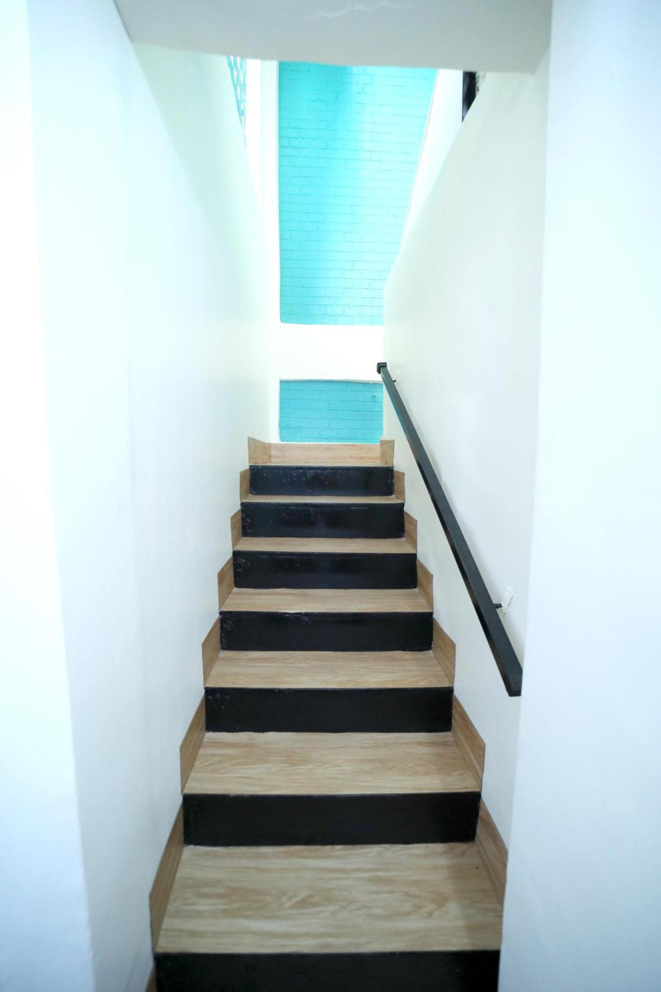 Social Hubz Hostel Мумбаи Экстерьер фото