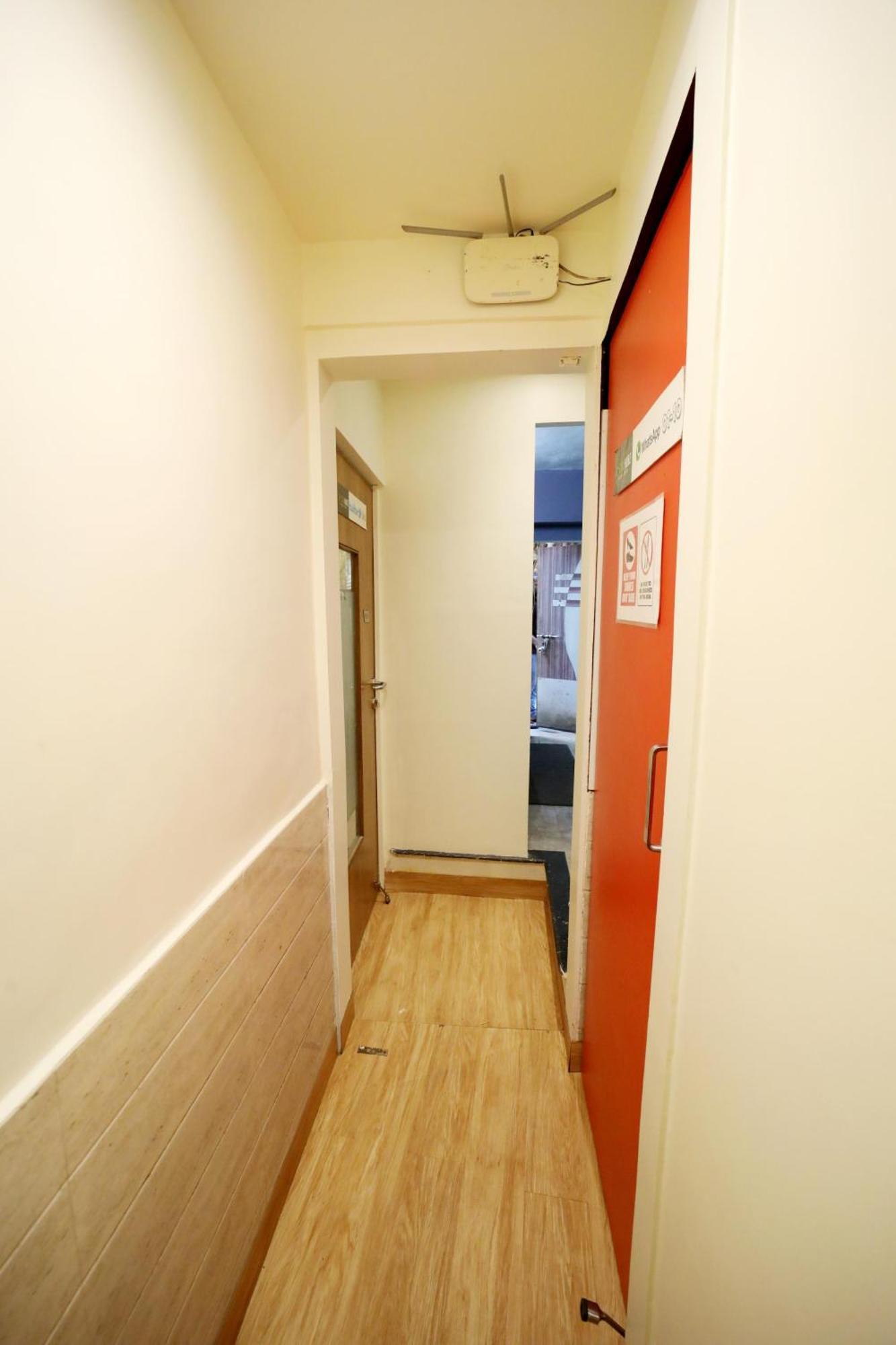 Social Hubz Hostel Мумбаи Экстерьер фото