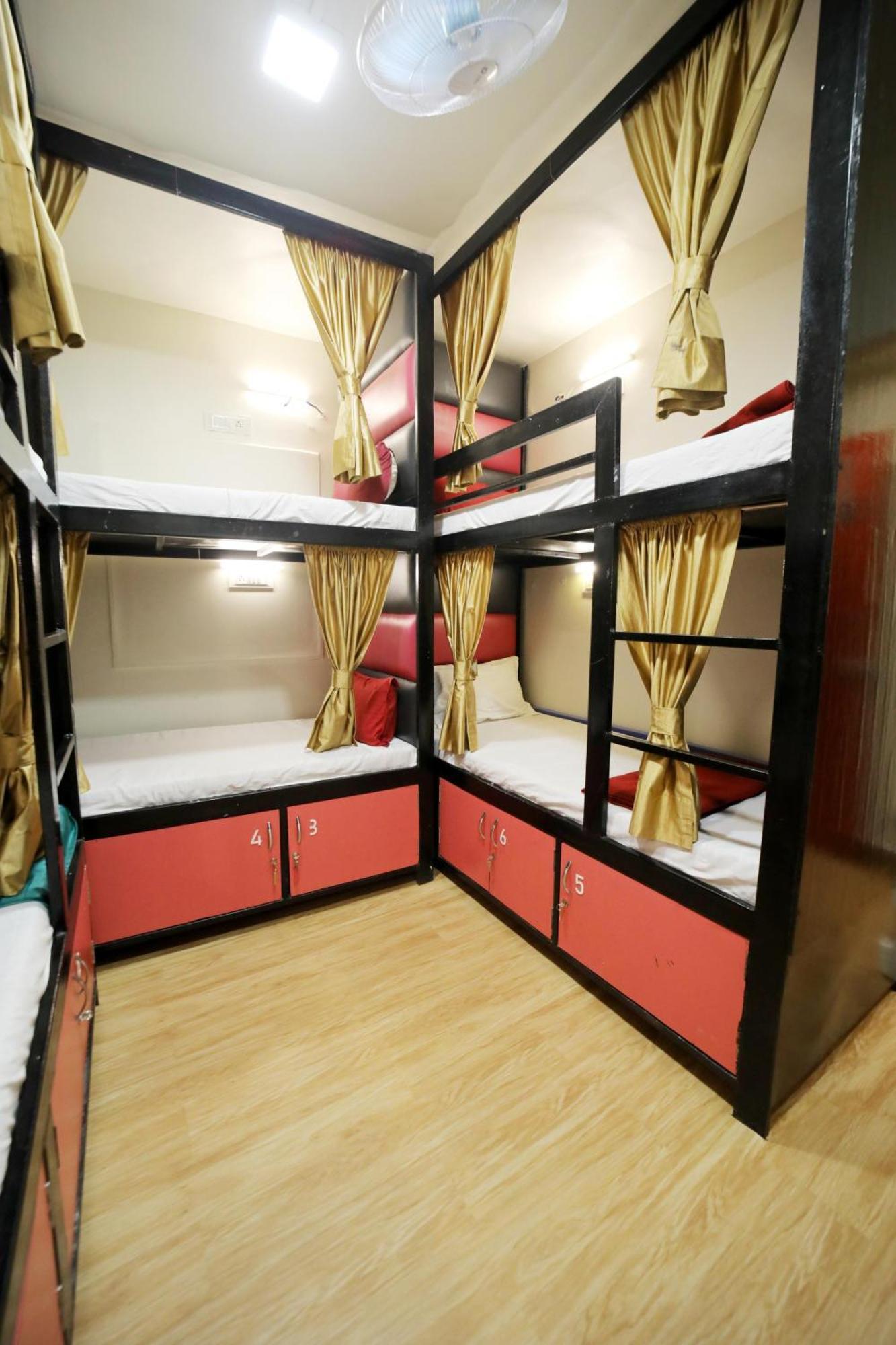 Social Hubz Hostel Мумбаи Экстерьер фото