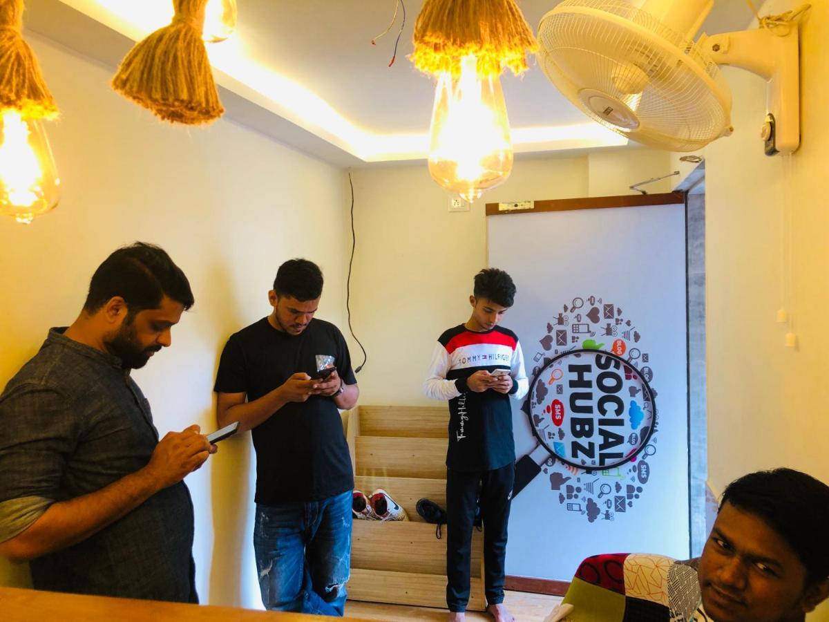 Social Hubz Hostel Мумбаи Экстерьер фото